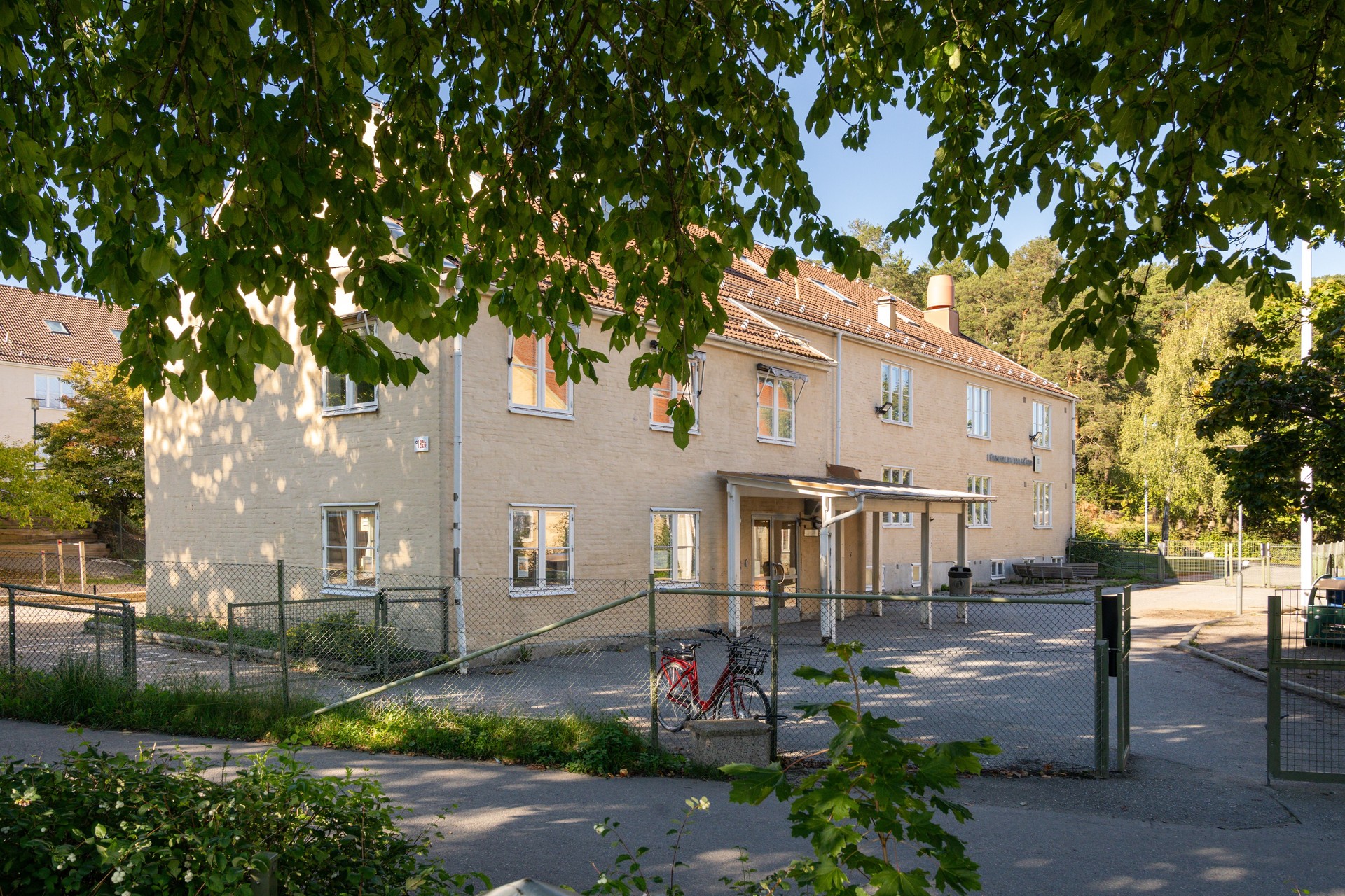 Övrigt 1551 kvm i Rissne – Kasernvägen 3 bild 1